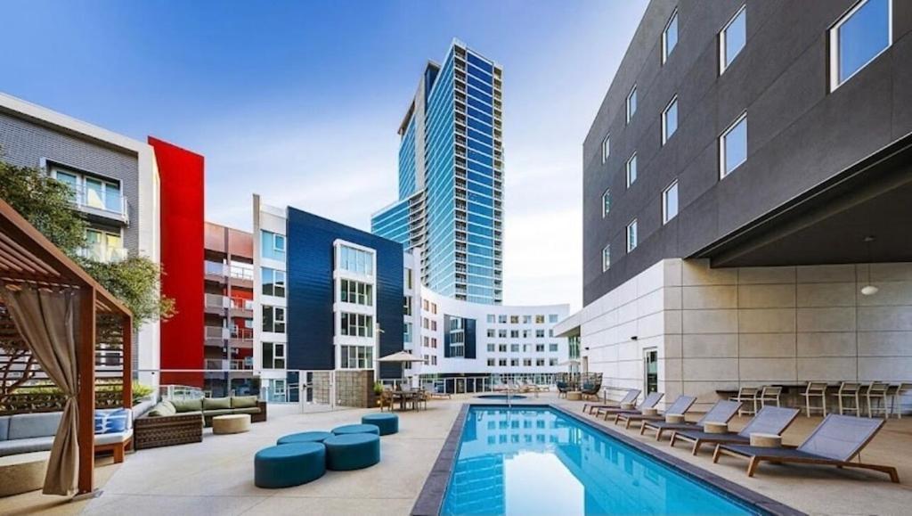 Newly Furnished Penthouse With The Breathtaking Views Of * San Diego