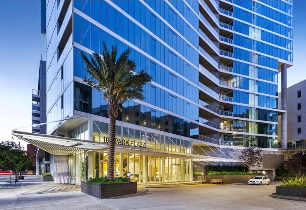 Newly Furnished Penthouse With The Breathtaking Views Of Apartment *