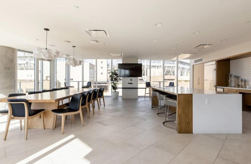Apartment Newly Furnished Penthouse With The Breathtaking Views Of *