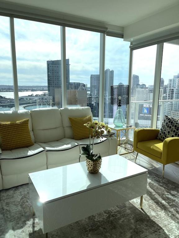 Newly Furnished Penthouse With The Breathtaking Views Of * San Diego