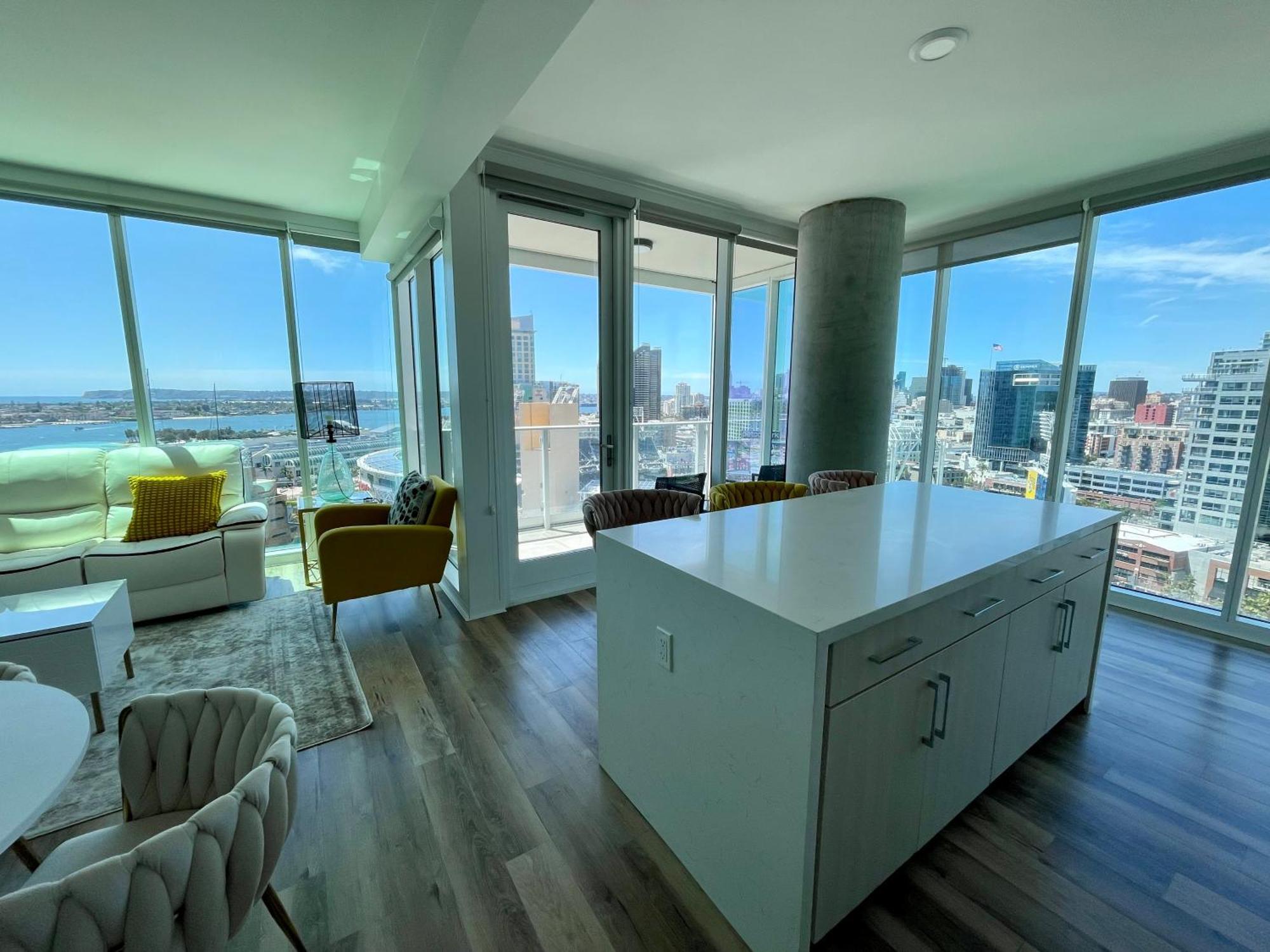Newly Furnished Penthouse With The Breathtaking Views Of Apartment