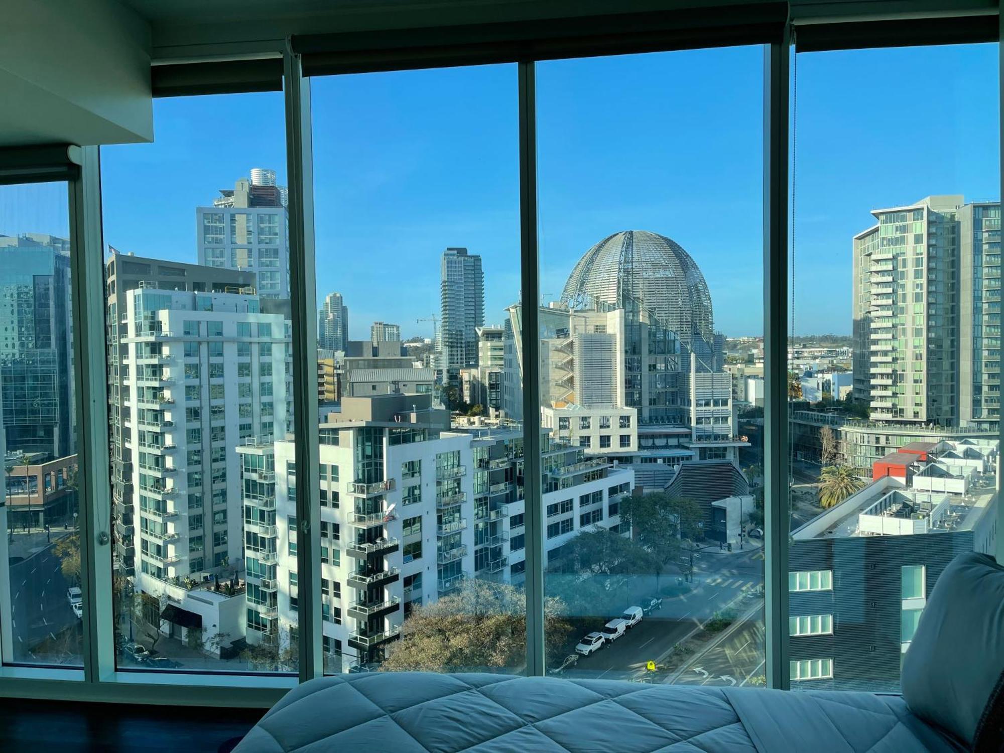 Newly Furnished Penthouse With The Breathtaking Views Of